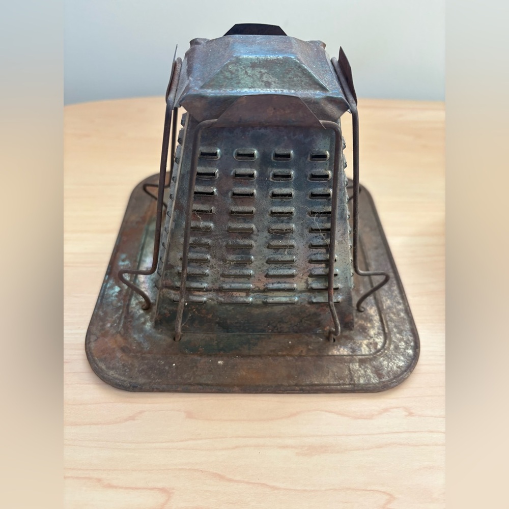 2 antique/vintage cookware, Stovetop Toaster & Red Handled Egg Beater/Hand Mixer - Picture 9 of 11